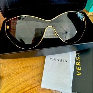 Brand new MOB WIFE Versace sunglasses